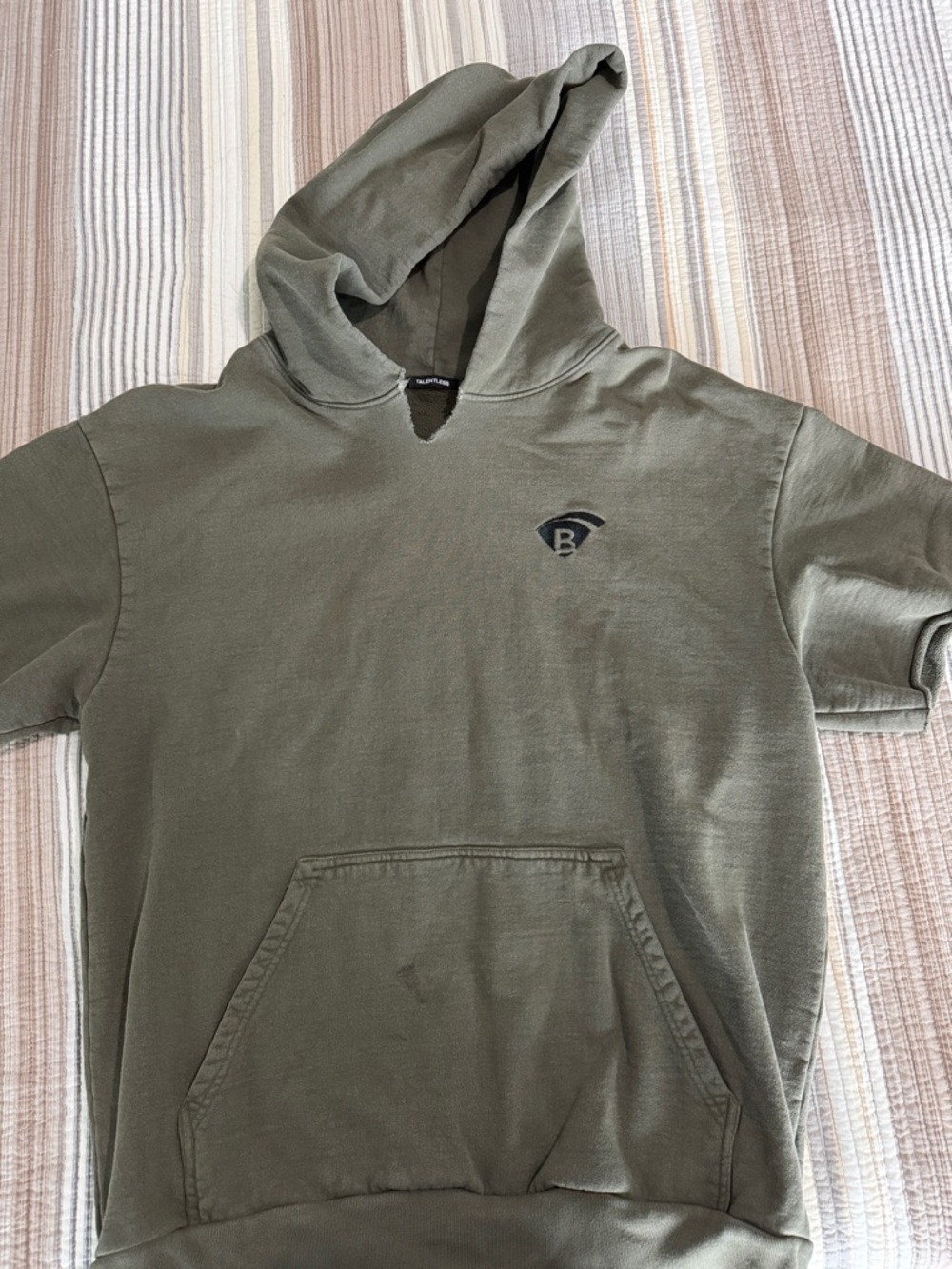TALENTLESS Olive Short-Sleeve Pullover Hoodie